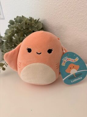 Squishmallows Ludovica Peach Pink Plush